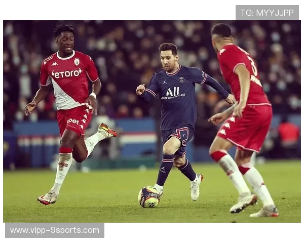 法甲夜场比赛，精彩射门与精彩扑救交相辉映，法甲的比赛