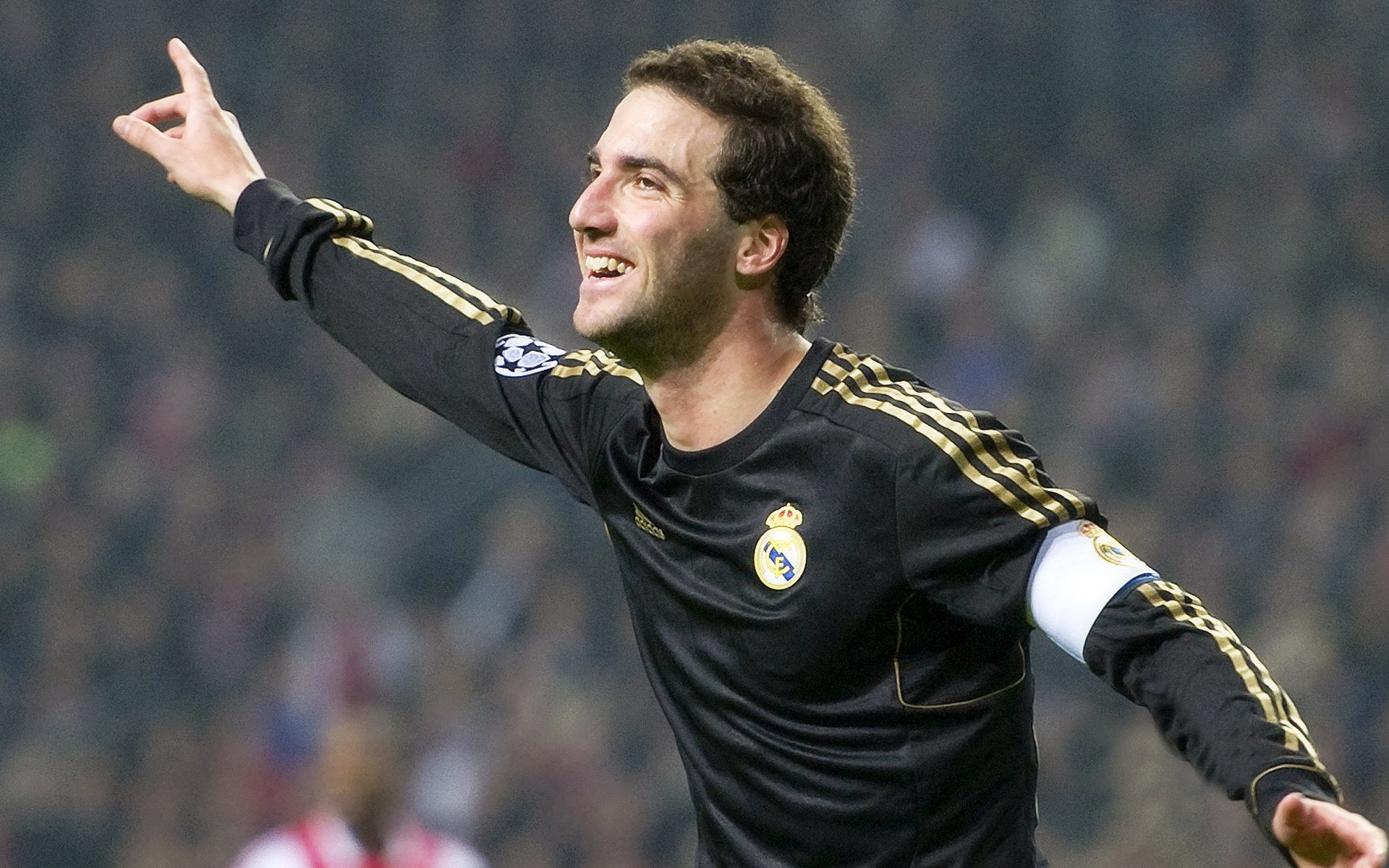 《王者荣耀》荣耀之路总决赛，万人期待冠军归来！